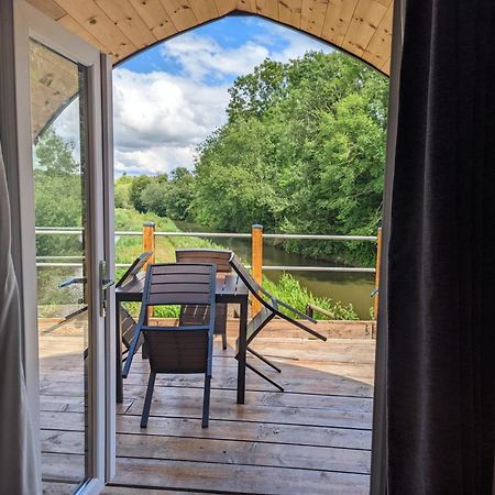 Peacock Lake Glamping Villa Nottingham Room photo