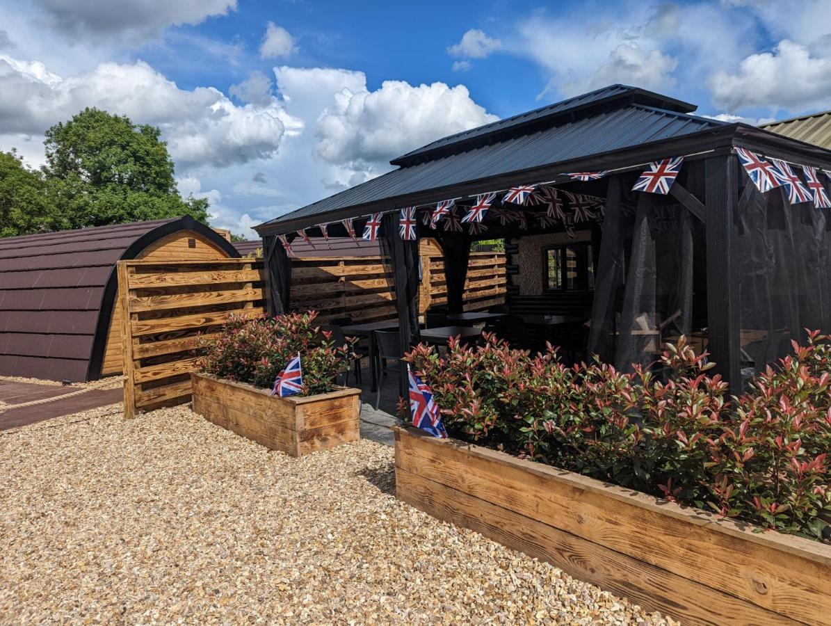 Peacock Lake Glamping Villa Nottingham Exterior photo