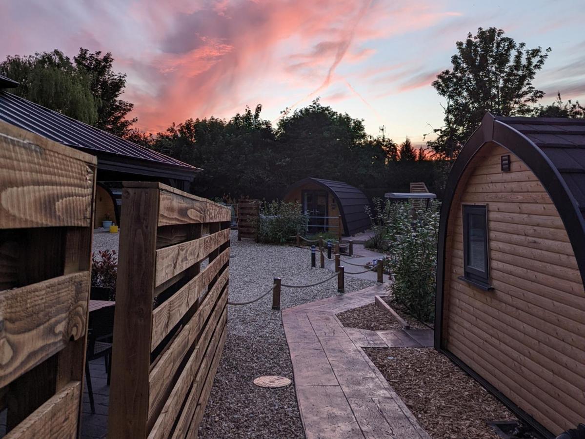 Peacock Lake Glamping Villa Nottingham Exterior photo