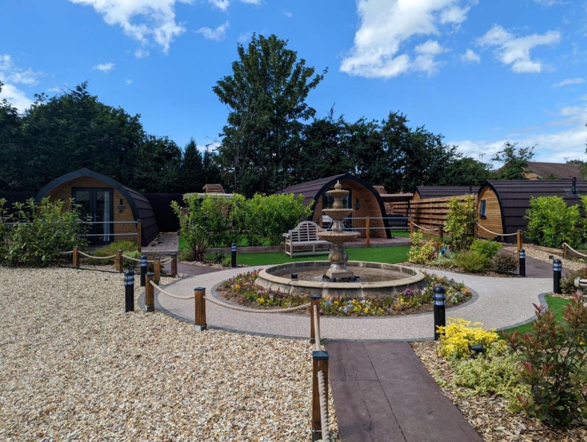 Peacock Lake Glamping Villa Nottingham Exterior photo