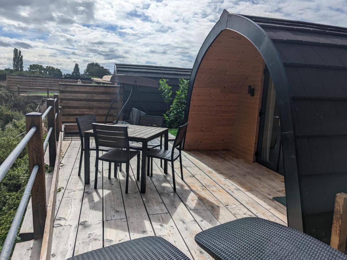 Peacock Lake Glamping Villa Nottingham Room photo