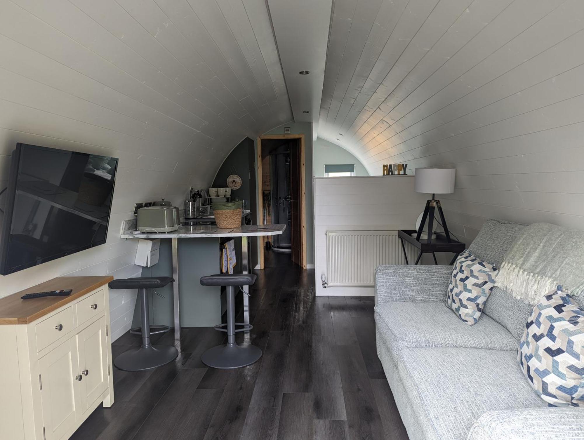 Peacock Lake Glamping Villa Nottingham Room photo