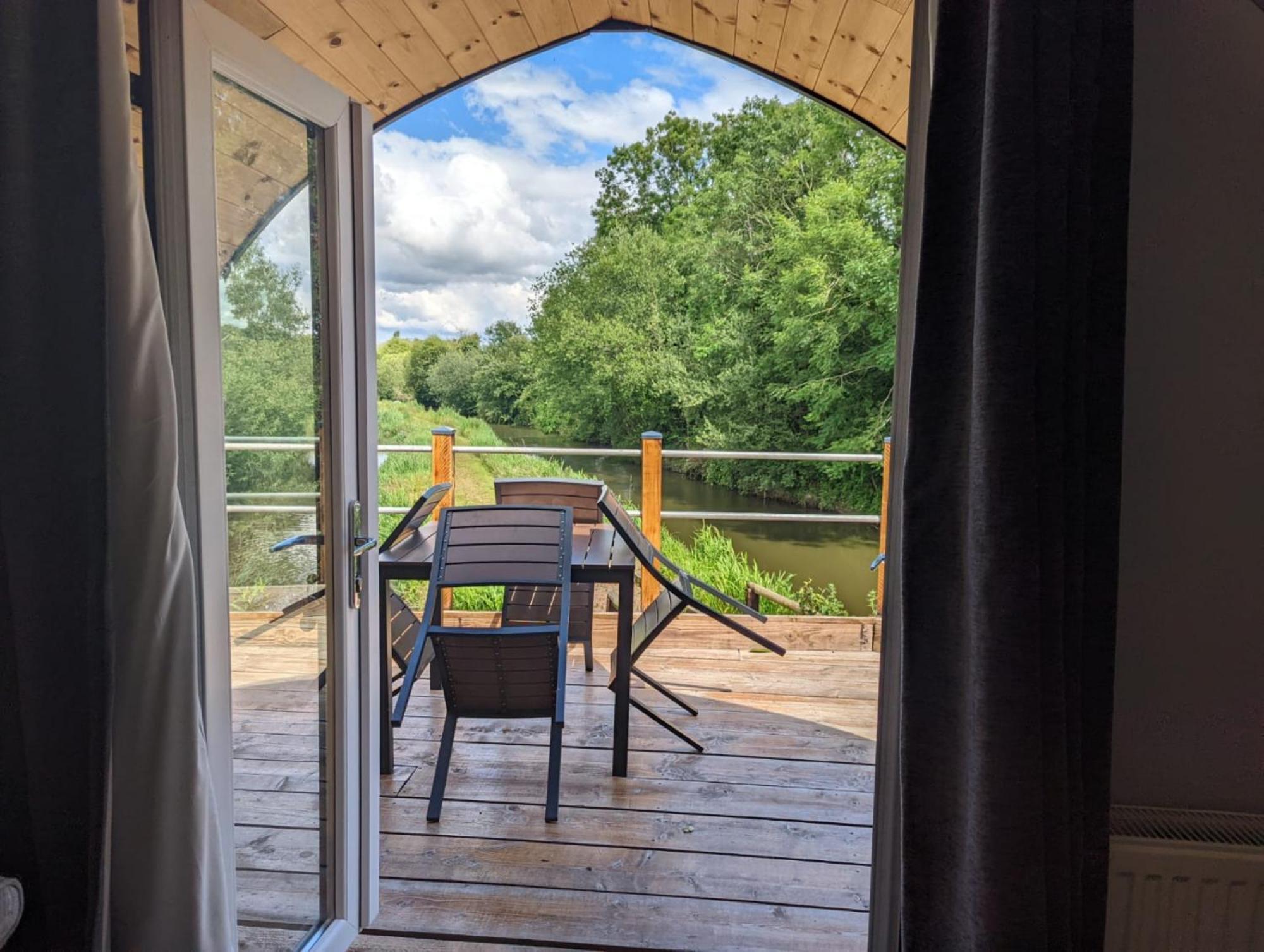 Peacock Lake Glamping Villa Nottingham Room photo